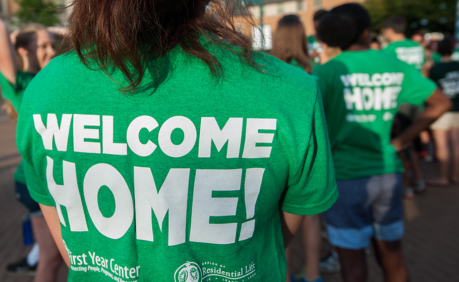 move-in day green shirt "Welcome Home!"