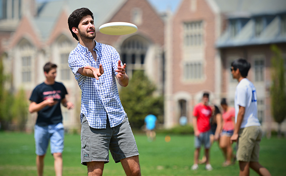 student throwing frisbee